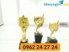 Ảnh bán cúp vinh danh hội nhóm cuối năm, làm cúp trưng bày thẩm mỹ, cúp si nhựa giá rẻ