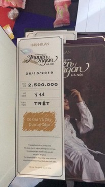 Ảnh Cặp vé Cô Gái và Dương Cầm Hàng Y 11-12 sat nhau