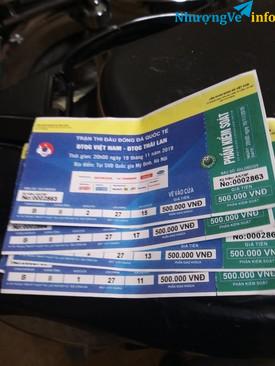 Ảnh mấy cặp vé đẹp nhất khán đài B