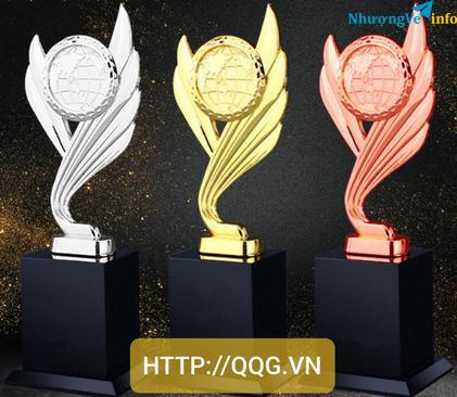Ảnh cửa hàng bán cúp vinh danh, cung cấp cúp lưu niệm, đúc cúp sự kiện, sản xuất cúp thương hiệu