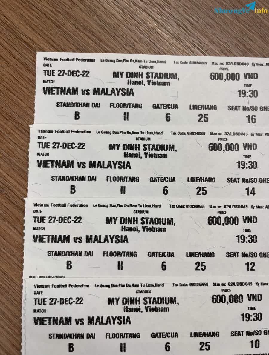 Ảnh Bán 2 cặp vé loại 1. Khán đài B, tầng 2, cửa 6. Giá +100k/vé