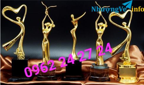 Ảnh mẫu cúp hội thảo chuyên ngành làm đẹp, bán cúp phun xăm thẩm mỹ, cúp trưng bày spa