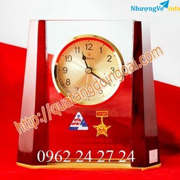Ảnh chỗ bán đồng hồ làm quà tặng nhân viên dịp cuối năm, đồng hồ để bàn làm quà tặng khách hàng