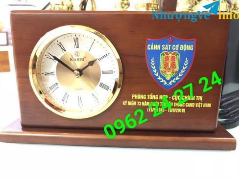 Ảnh địa chỉ chuyên sản xuất đồng hồ kỷ niệm ngày ra trường, nơi bán đồng hồ làm quà tặng nhân viên