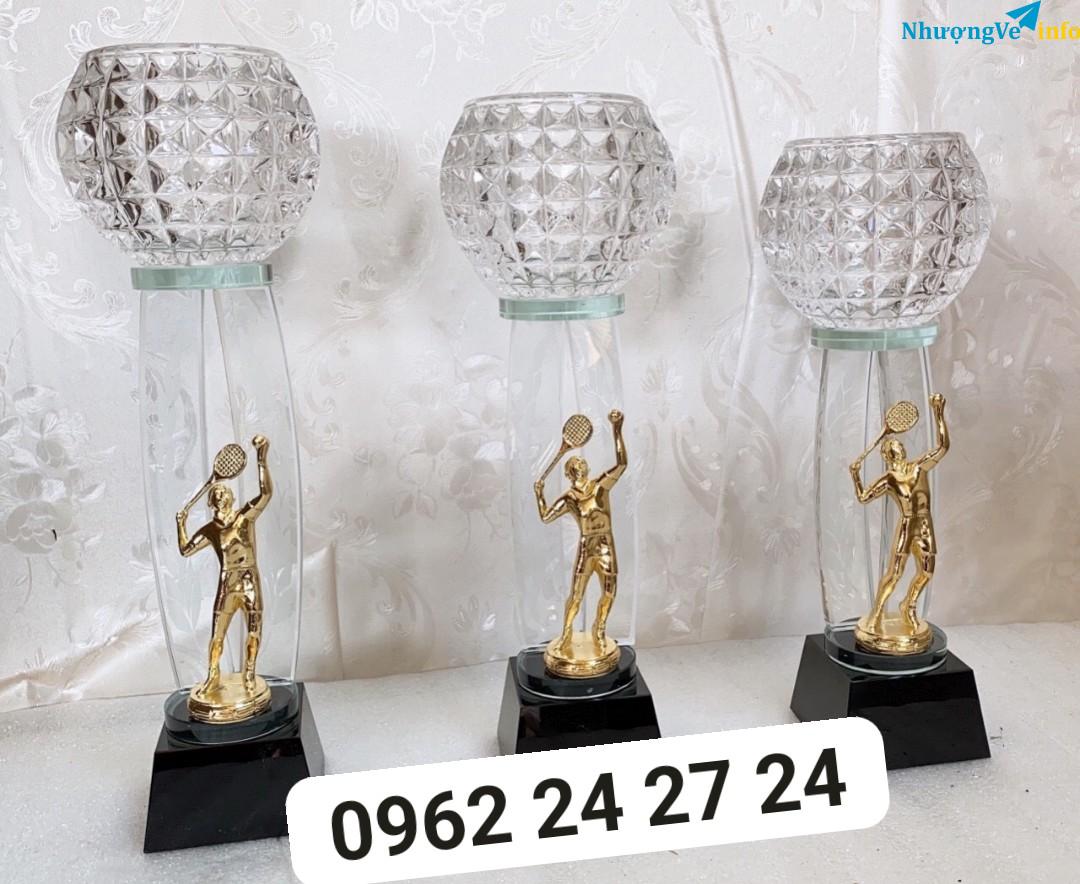 Ảnh bán cúp giải nhất nhì ba, làm cúp golf bằng đồng, cúp bóng đá giá tốt