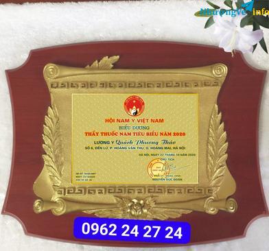 Ảnh xưởng sản xuất bằng khen biểu dương, địa chỉ cung cấp bảng vàng vinh danh học viên