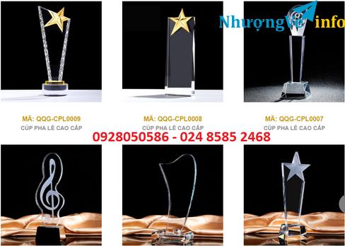Ảnh sản xuất kỷ niệm chương pha lê, Cơ sở sản xuất cúp pha lê, biểu trưng, chặn giấy pha lê giá rẻ