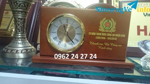 Ảnh bán quà tặng kỷ niệm đại biểu, sản xuất đồng hồ để bàn lưu niệm