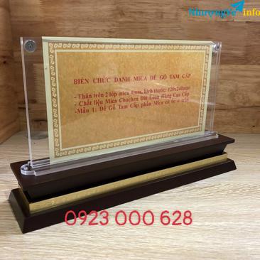 Ảnh Biển chức danh mica đế gỗ, biển chức danh gỗ đồng, biển chức vị để bàn