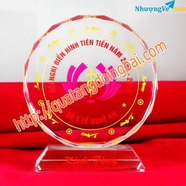 Ảnh Xưởng sản xuất cúp pha lê, biểu trưng pha lê, chặn giấy pha lê để bàn
