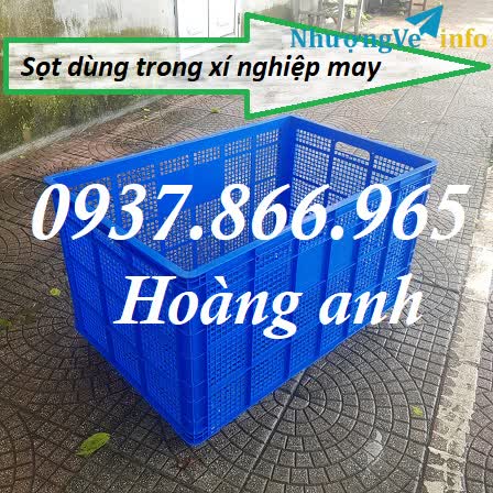 Ảnh Sọt nhựa đựng hàng trong sưởng sản xuất, sóng nhựa kẻ, sọt nhựa có bánh xe