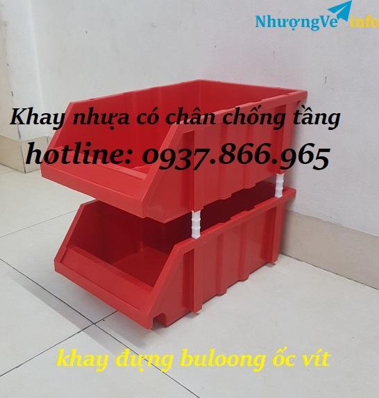 Ảnh BaÌn siÌ khay vaÌt đâÌu coÌ khơÌp nôÌi, khay coÌ chân chôÌng maÌu trăÌng, hôÌ£p nhưÌ£a chưÌa linh kiêÌ£n